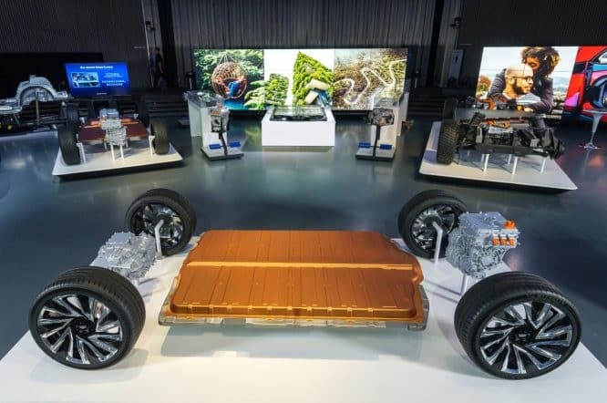 GM challenges Tesla with Ultium battery system