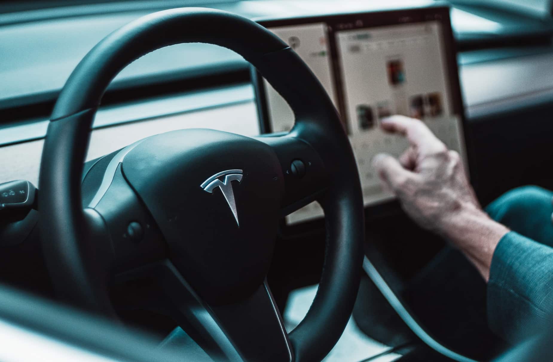 Tesla to move Chinese user data to China