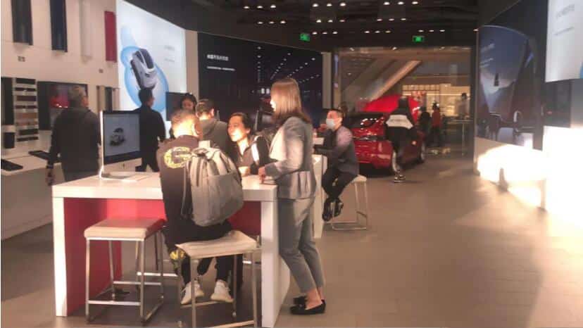 This is what's happening at Tesla, Nio and Xpeng stores in Shanghai