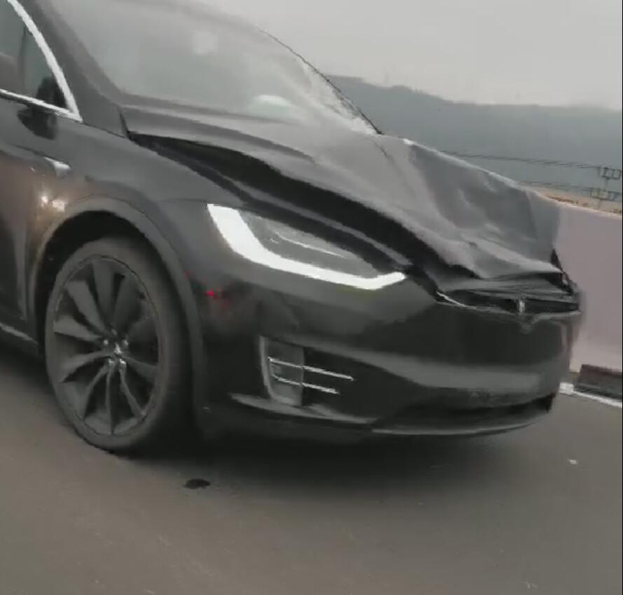 Latest accident involving Tesla leaves one traffic officer dead and one injured