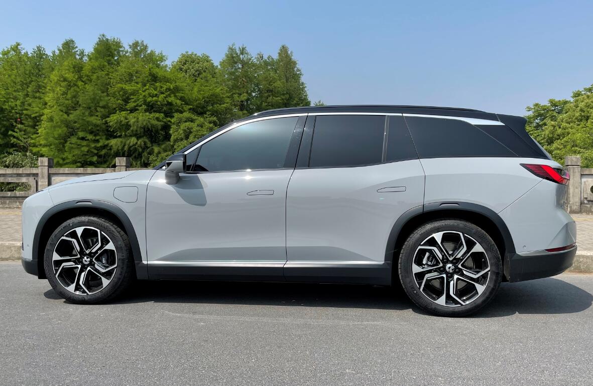 Allowing couples to have three children seen as good for China's 7-seat car market