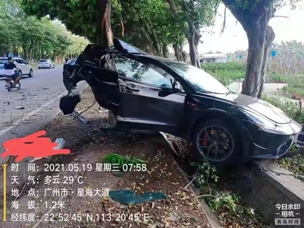 Tesla Model 3 burns after hitting tree in latest accident
