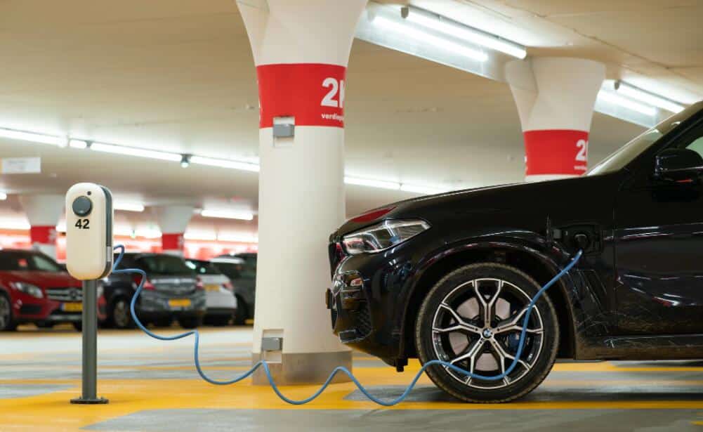 BMW plans to install 360,000 charging piles in China by year-end