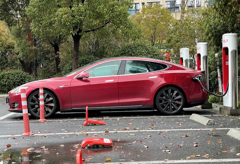 Chinese regulator gives Tesla backing in response to user's questions about single-pedal mode