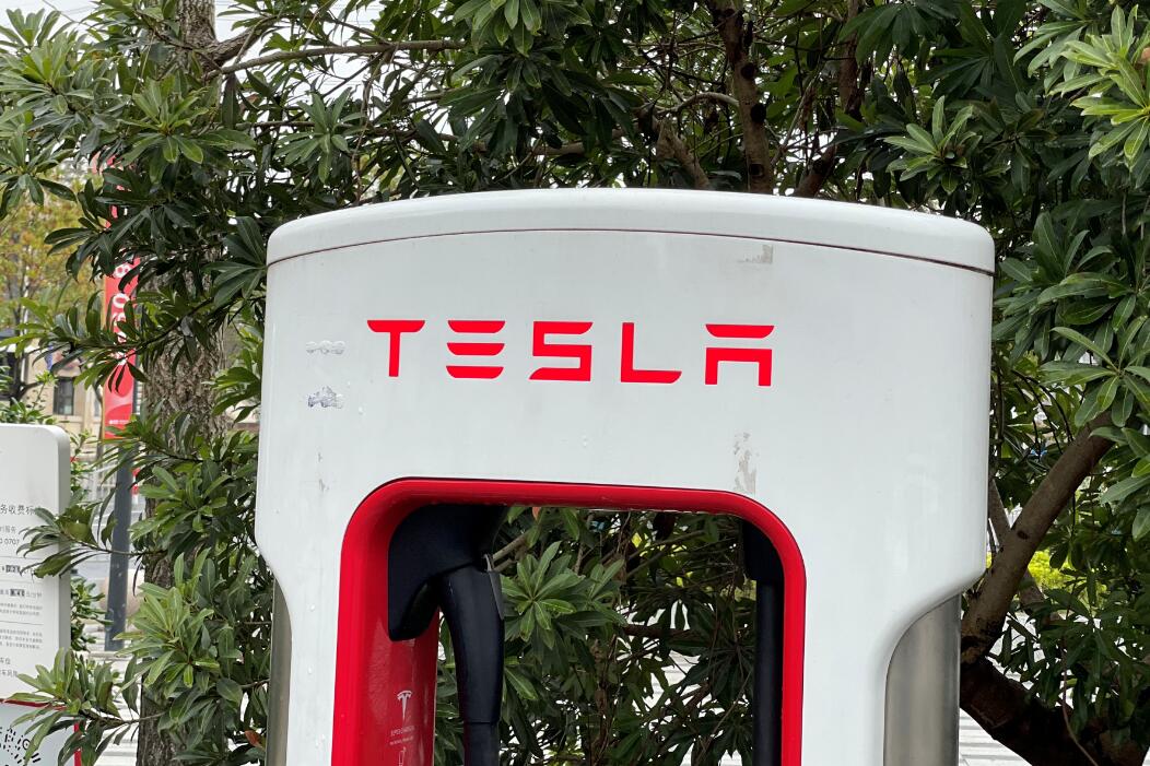 Deutsche Bank cuts global delivery expectations for Tesla ahead of data release