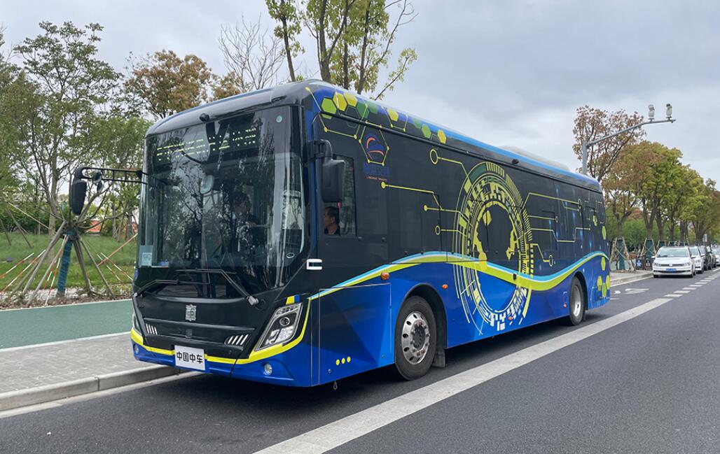Shanghai launches pilot project for self-driving buses