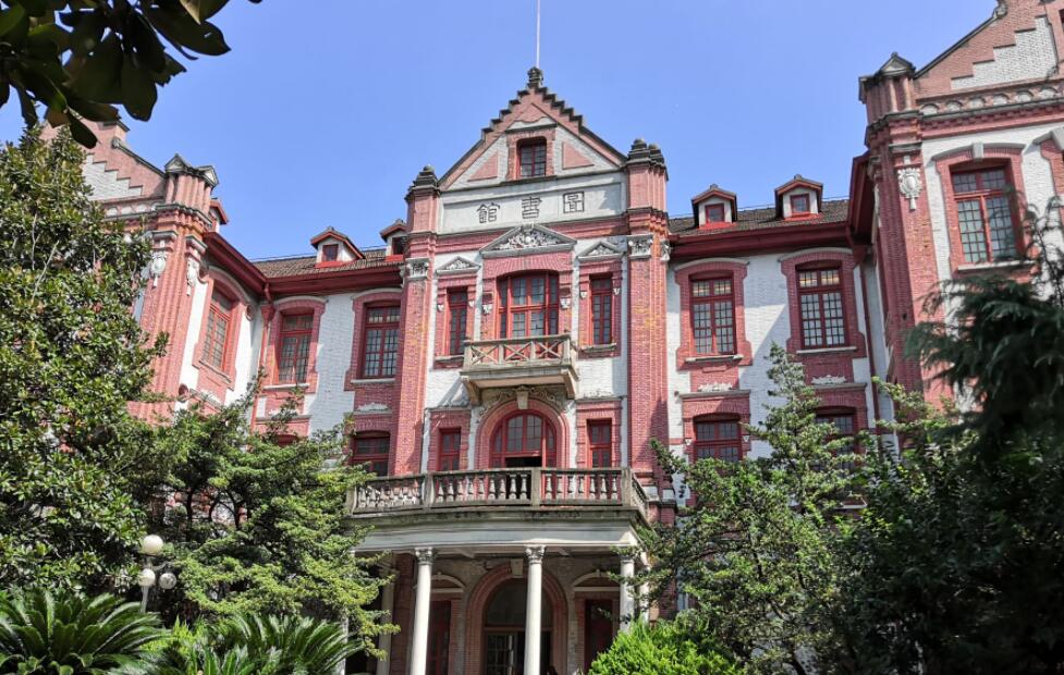 CATL's chief manufacturing officer serves as dean of top Chinese university