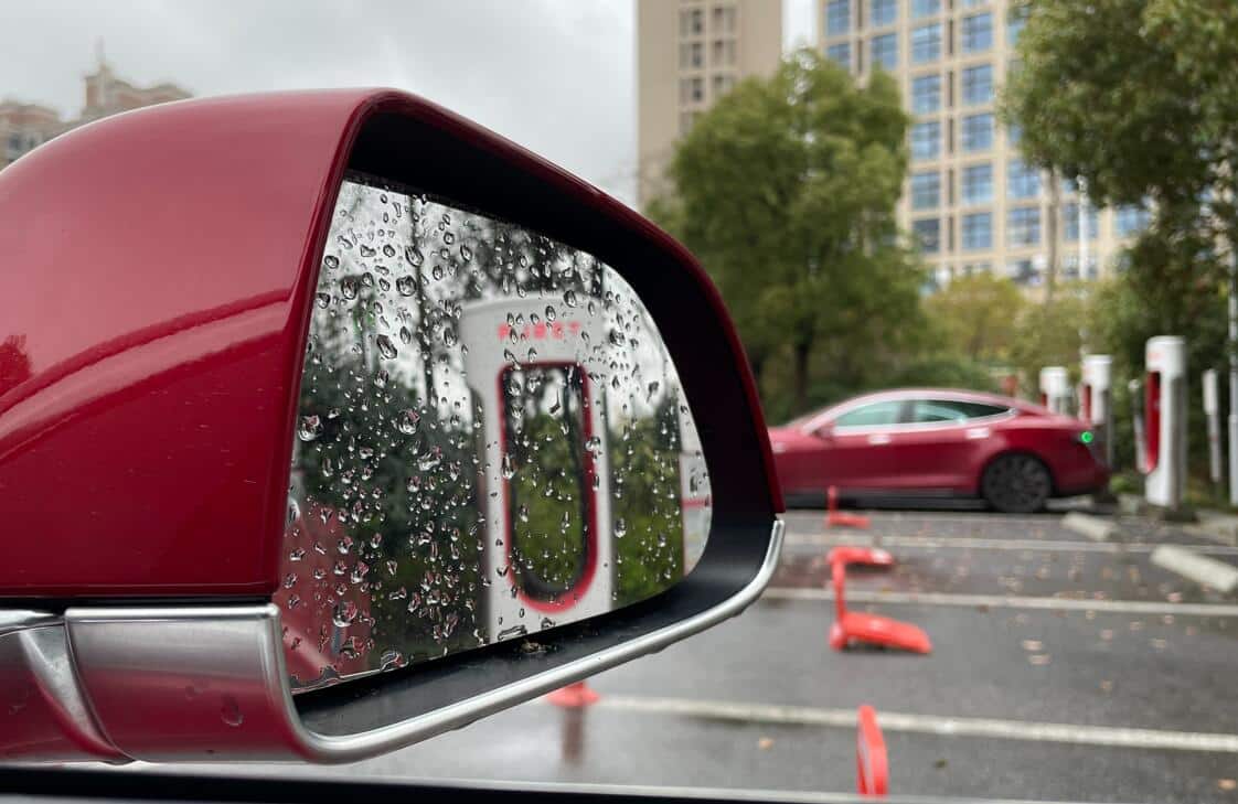 Tesla reportedly shifting sales outlets away from expensive malls in China