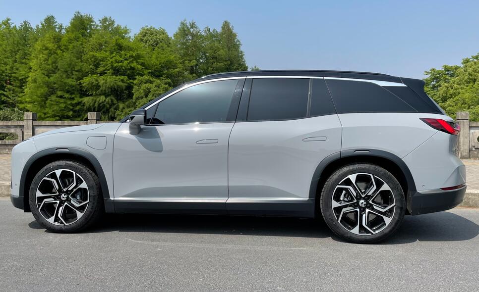 Securities Times on Nio ES8 crash: Carmakers should invest more in safety