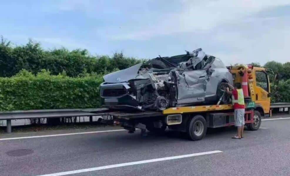 Nio sends team to site to investigate ES8 crash that killed driver