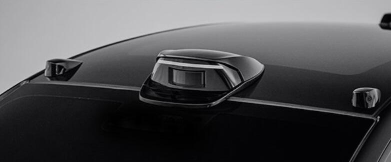 WM Motor unveils M7 sedan with three LiDARs and controversial look