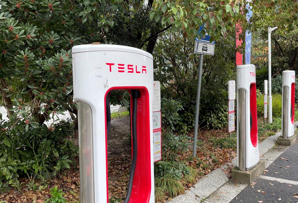Tesla surpasses 8,000 Superchargers in Chinese mainland