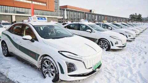 FAW Hongqi's first battery-swap-enabled model for cab market goes into service