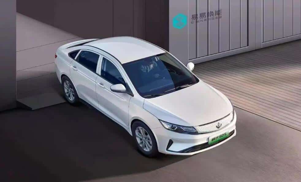 Livan, Geely's joint venture with Lifan, launches battery swap-enabled model