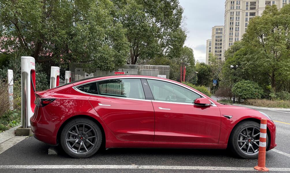 Tesla bug leaves Chinese user with charging bill of over 0,000