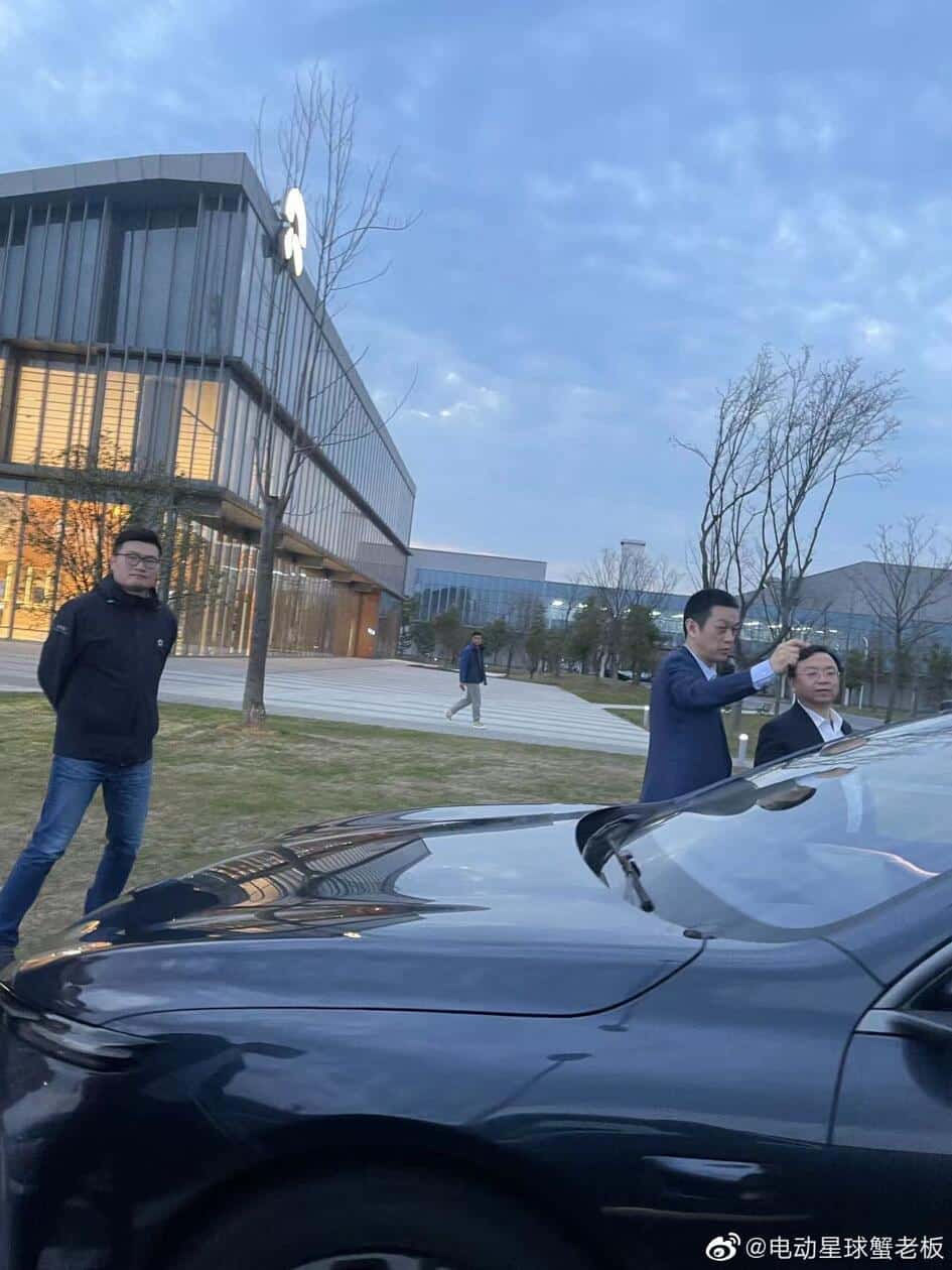 BYD Chairman Wang Chuanfu spotted visiting Nio House, meeting with William Li