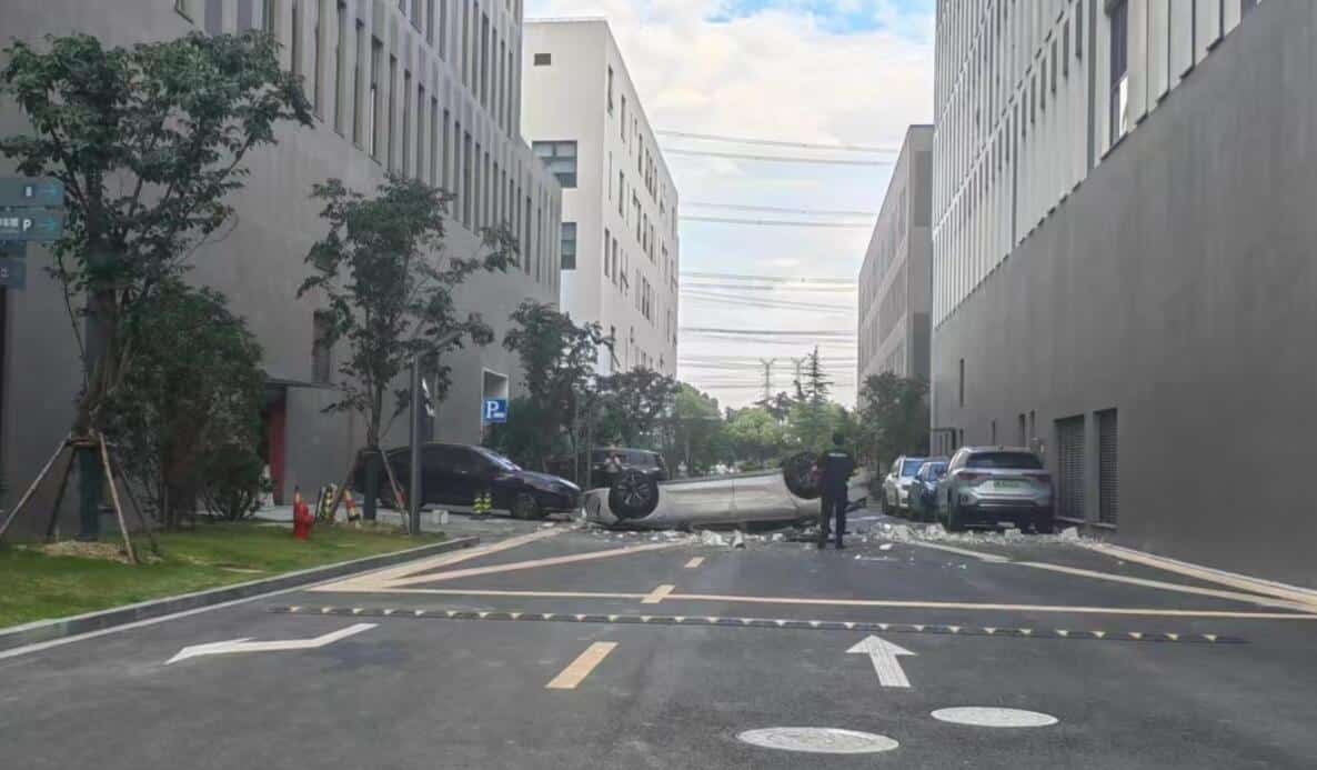 Nio becomes trending topic in China after vehicle falls out of building