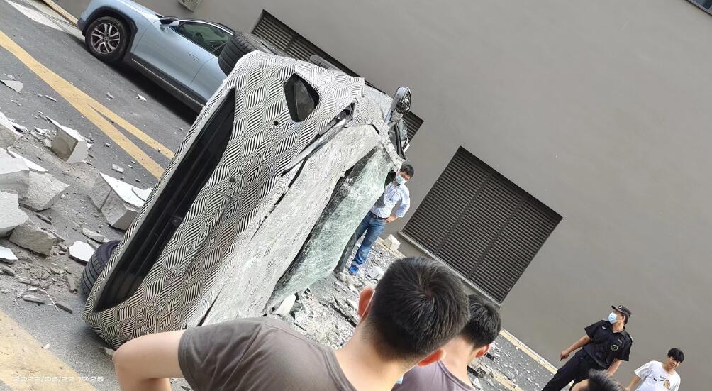Nio becomes trending topic in China after vehicle falls out of building