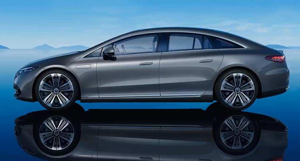 Mercedes-Benz allows Chinese EQS owners to upgrade their vehicles' rear-wheel steering system, but they need to subscribe on annual basis