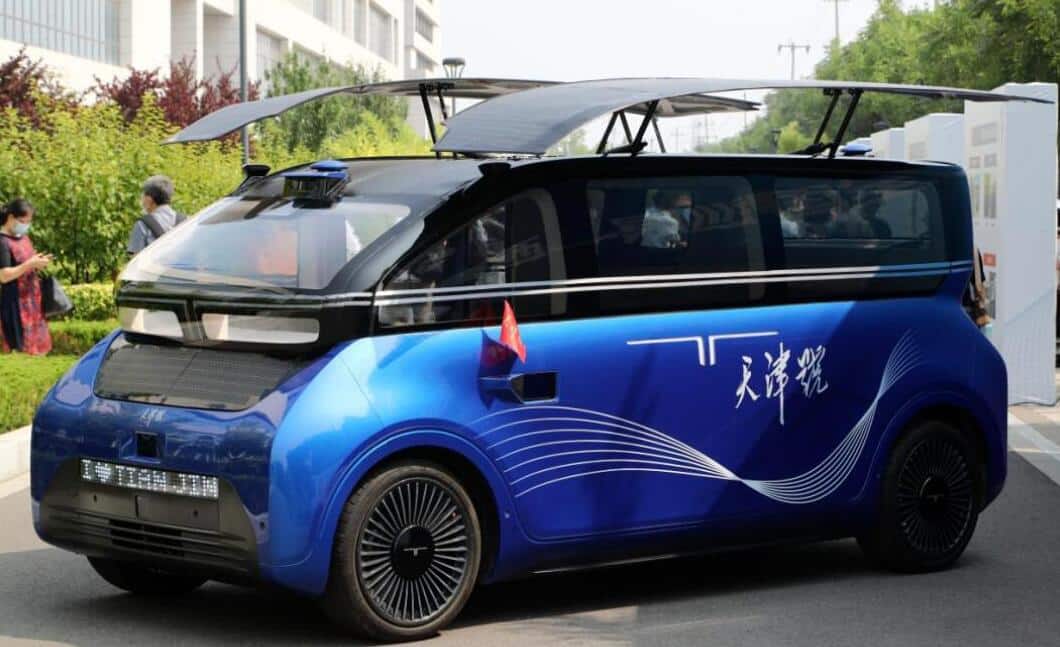 Chinese team develops EV powered solely by solar energy