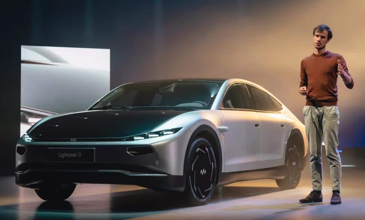 Chinese team develops EV powered solely by solar energy