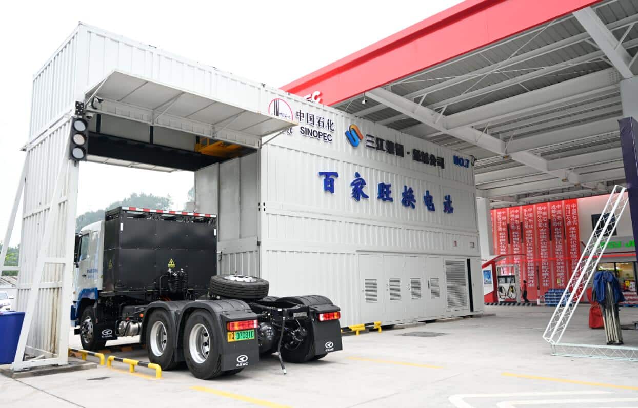 Sinopec's first swap station for heavy trucks goes into operation