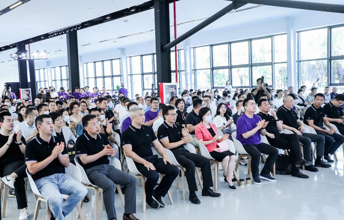 Jidu aims to be capable of delivering 800,000 robot cars by 2028, says its self-driving tech ahead of Tesla