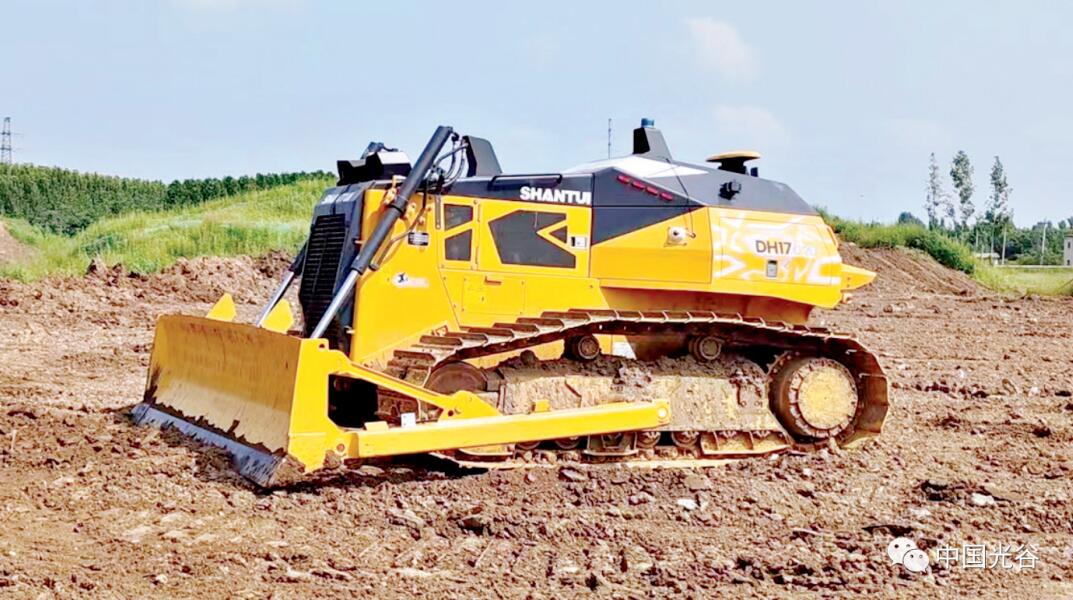 Chinese team builds unmanned bulldozer, says it's 'world's first'