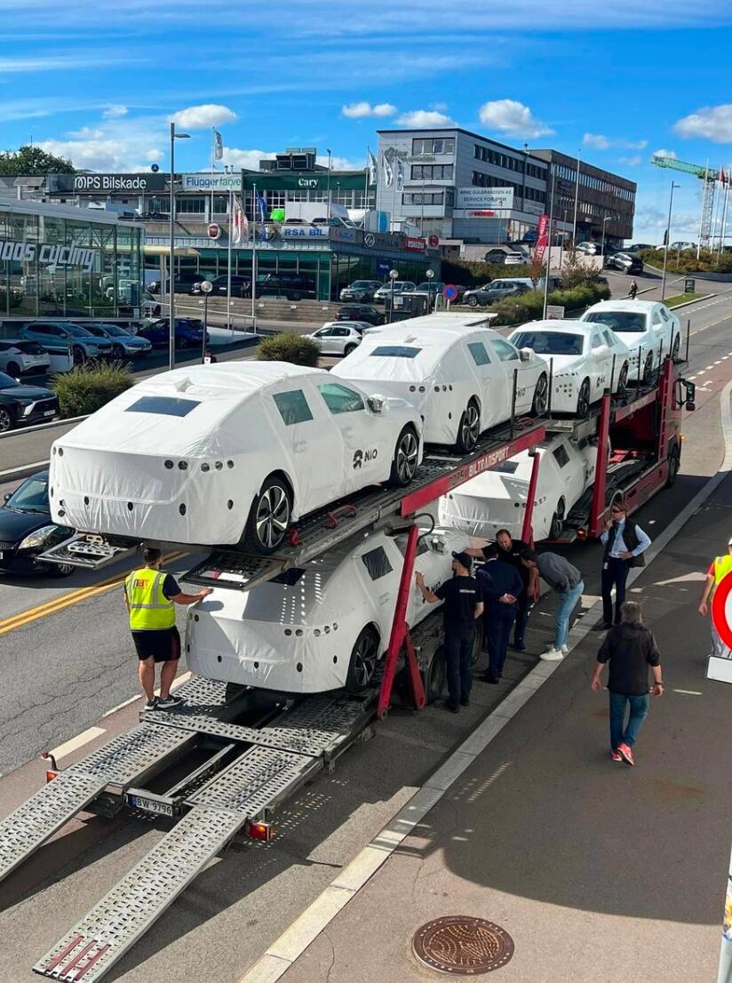 Nio seen transporting ET7 sedans across Europe