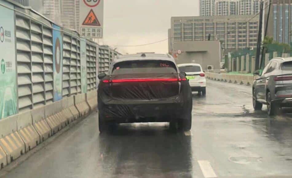 Spy photos show Nio testing SUV suspected to be new ES8 with LiDAR