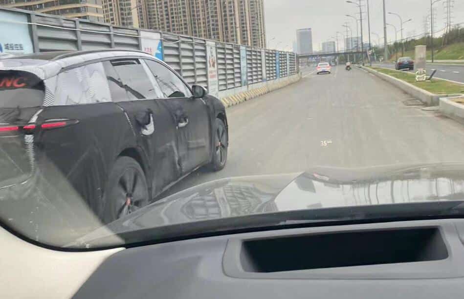 Spy photos show Nio testing SUV suspected to be new ES8 with LiDAR