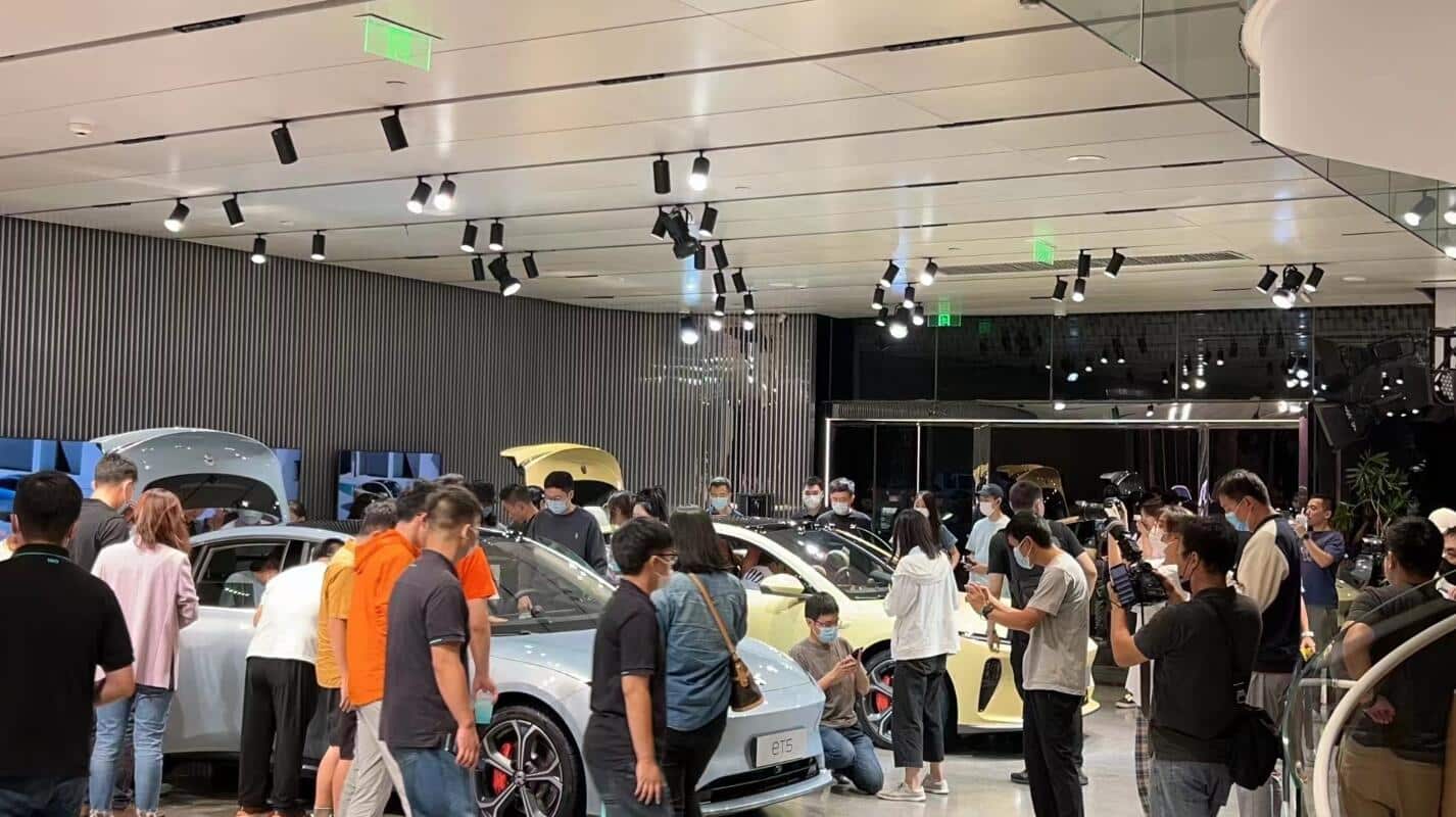 Nio sees its 'Model 3' moment as ET5 starts locking in orders