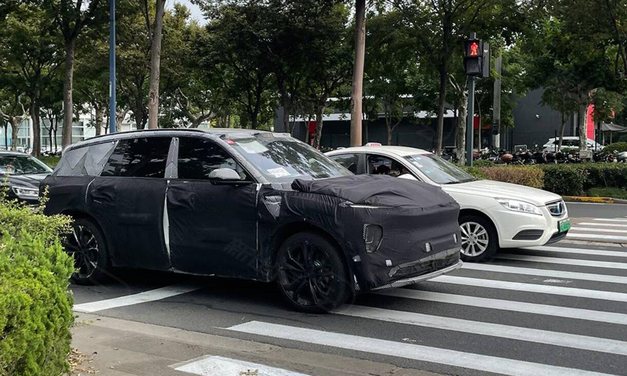 Nio ES8 with LiDAR: New spy photos show more details