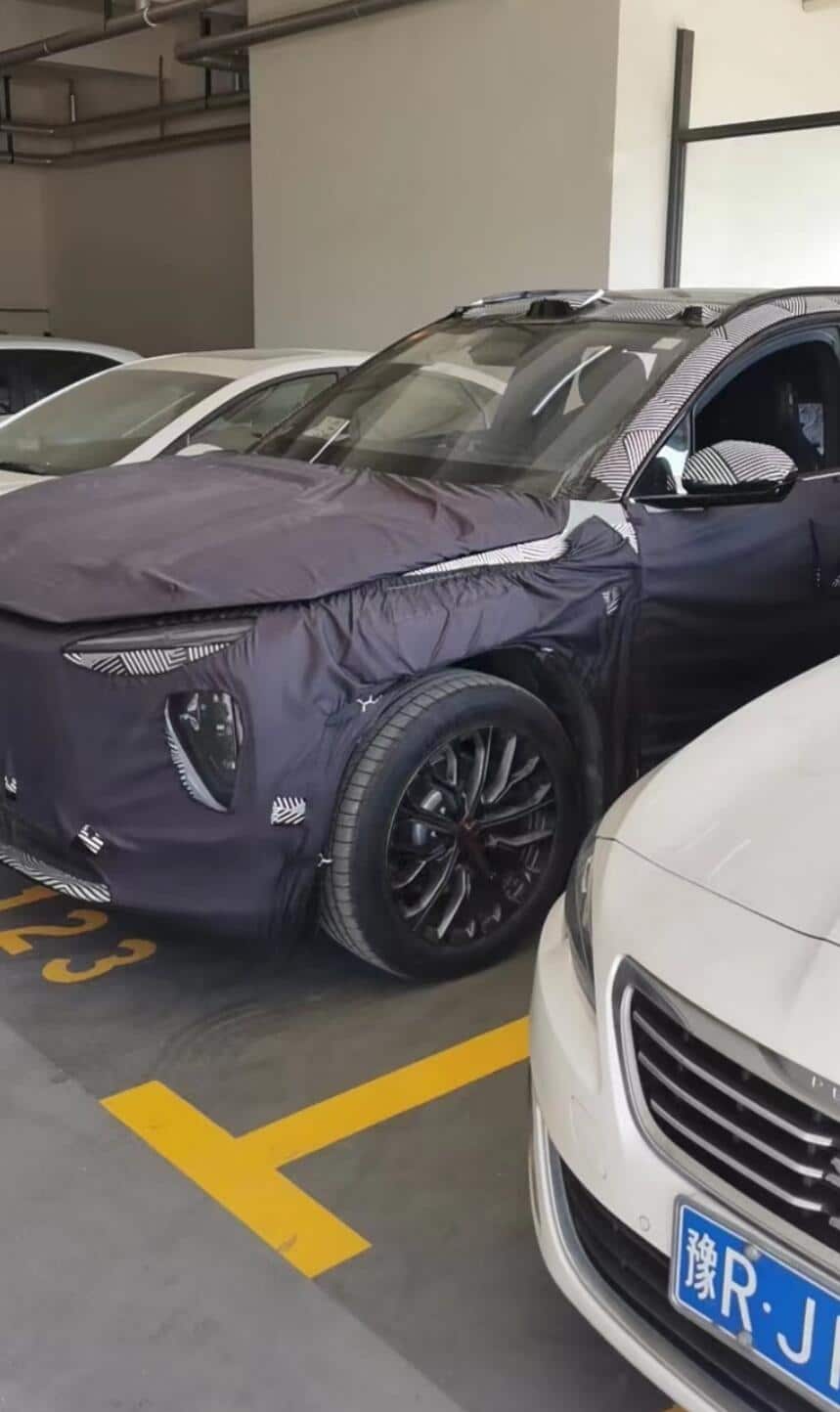 Spy photo shows Nio testing new SUV suspected to be ES5