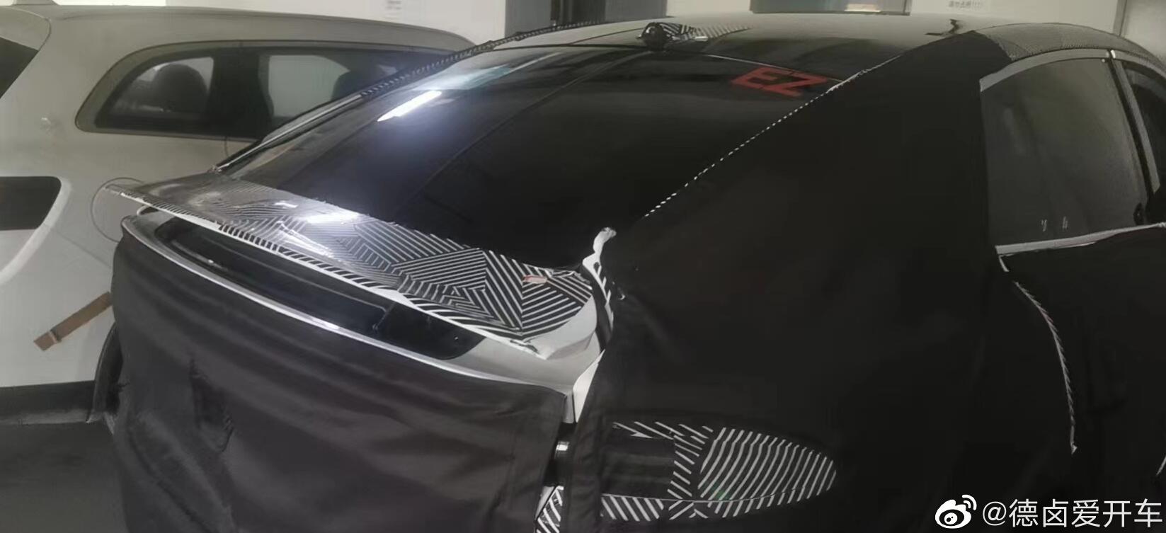 Spy photo shows Nio testing new SUV suspected to be ES5