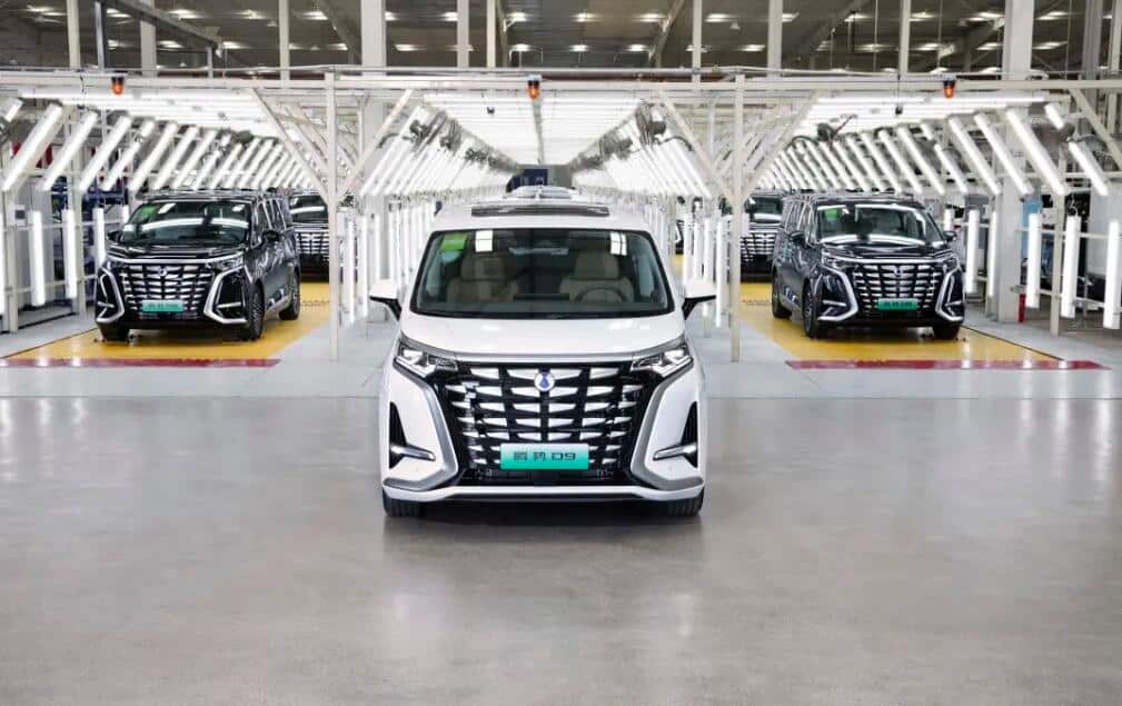 BYD-Benz JV Denza sees 1st production unit of D9 MPV roll off line