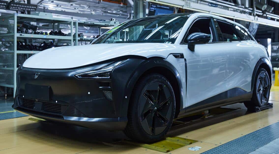 Jidu sees 1st validation prototype of ROBO-01 roll off line