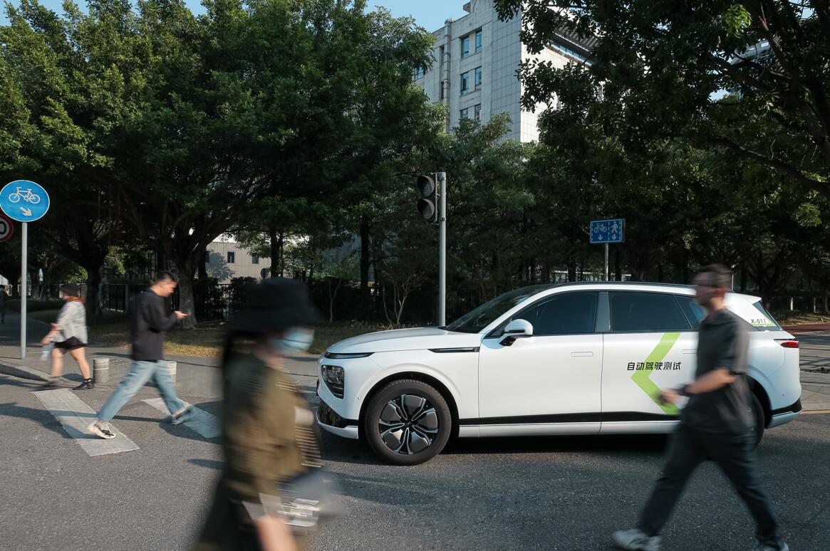 Xpeng G9 gets permit to conduct public road testing as robotaxi in Guangzhou
