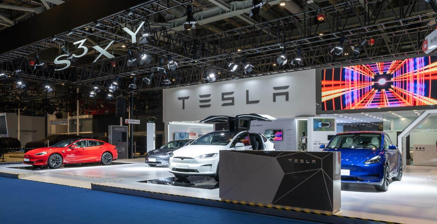 Tesla offers discounts of up to <img decoding=