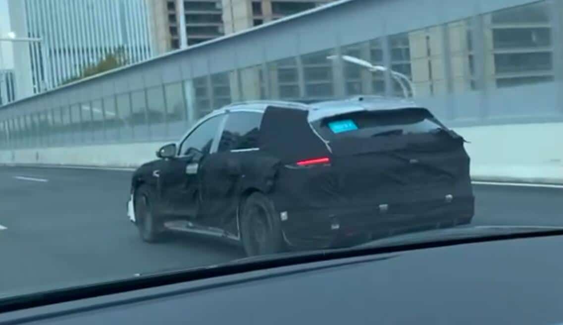 Spy video: Model suspected to be Nio ET5 shooting brake seen in road test