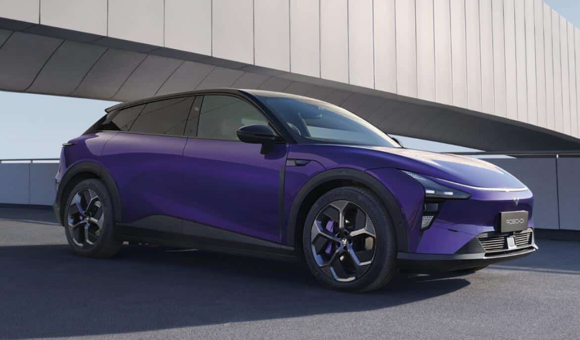 Jidu unveils ROBO-02 sedan, its 2nd model, at Guangzhou auto show