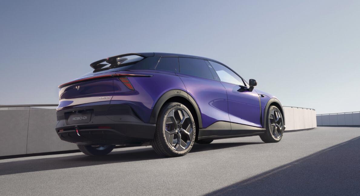 Jidu unveils ROBO-02 sedan, its 2nd model, at Guangzhou auto show