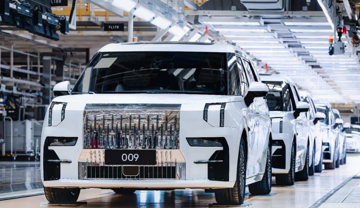 Zeekr sees 1st Zeekr 009 production vehicle roll off line