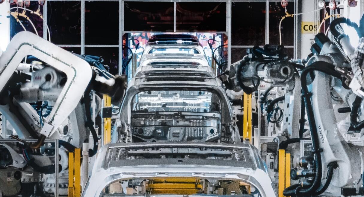 Zeekr sees 1st Zeekr 009 production vehicle roll off line