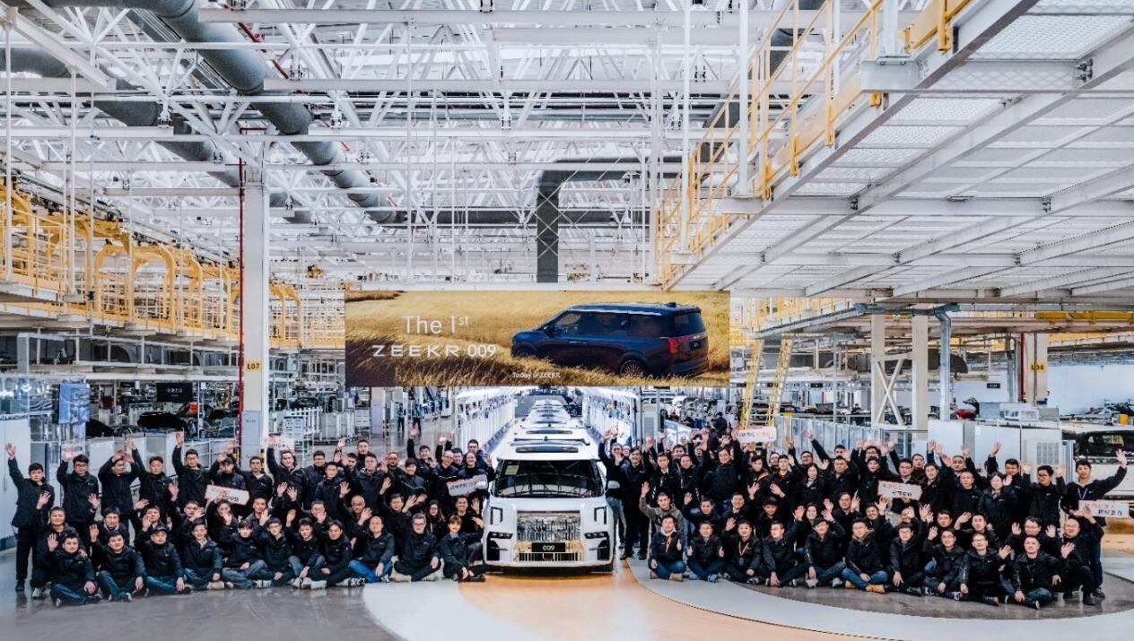 Zeekr sees 1st Zeekr 009 production vehicle roll off line