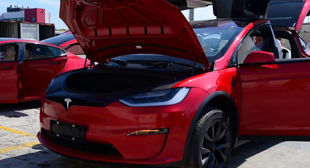 Tesla's new Model S and Model X being imported into China as deliveries near