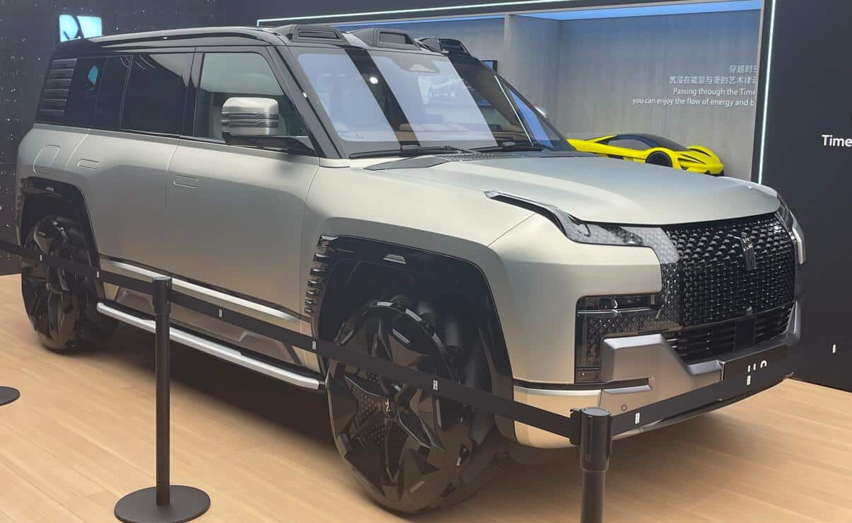 BYD Yangwang begins pre-sale of U8 off-road SUV at 0,000