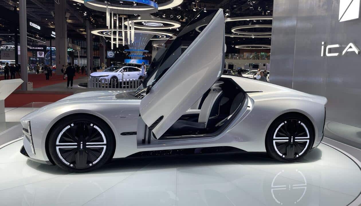 Shanghai auto show ends: Visitors nearly 1 million, NEVs overtake ICEs in new launches