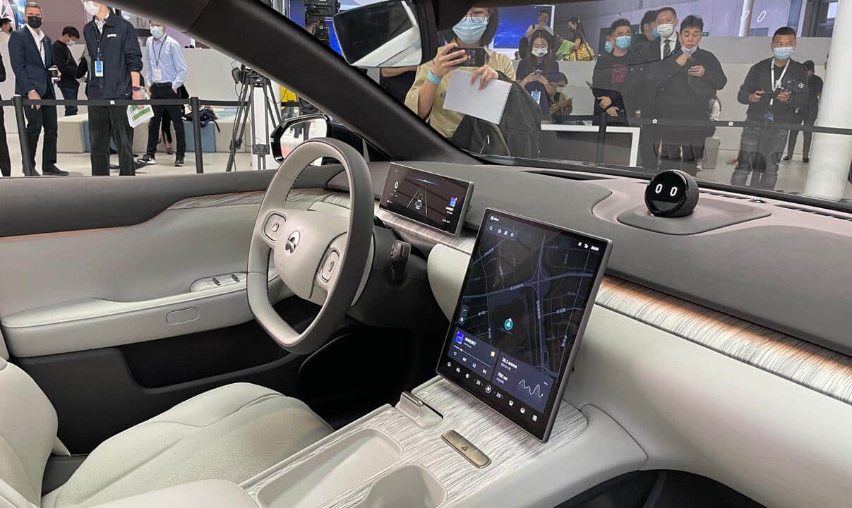 Nio offers interior upgrades for 2022 ET7, brings new wireless phone charging panel