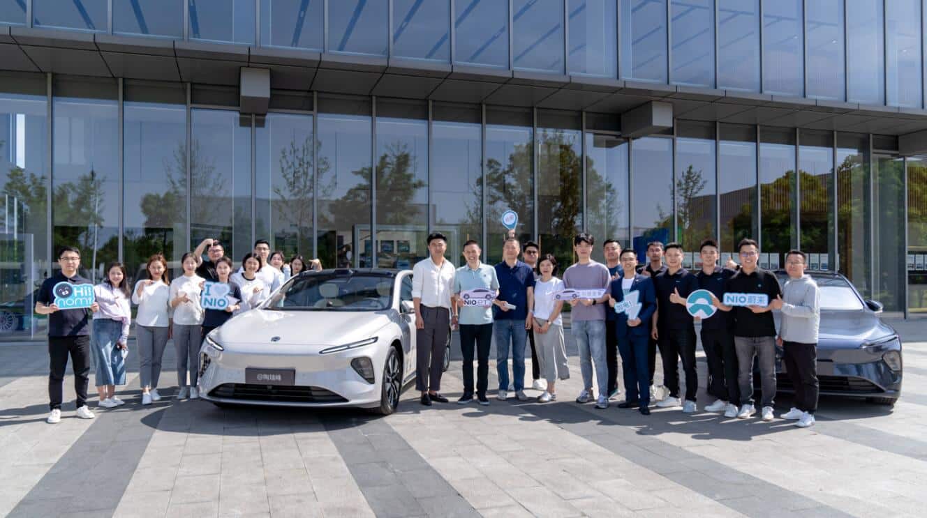 Nio starts delivery of 2023 ET7 sedan